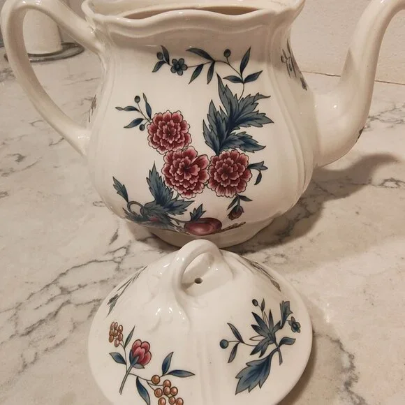 Wedgewood Teapot - Williamsburg Potpourri Pattern